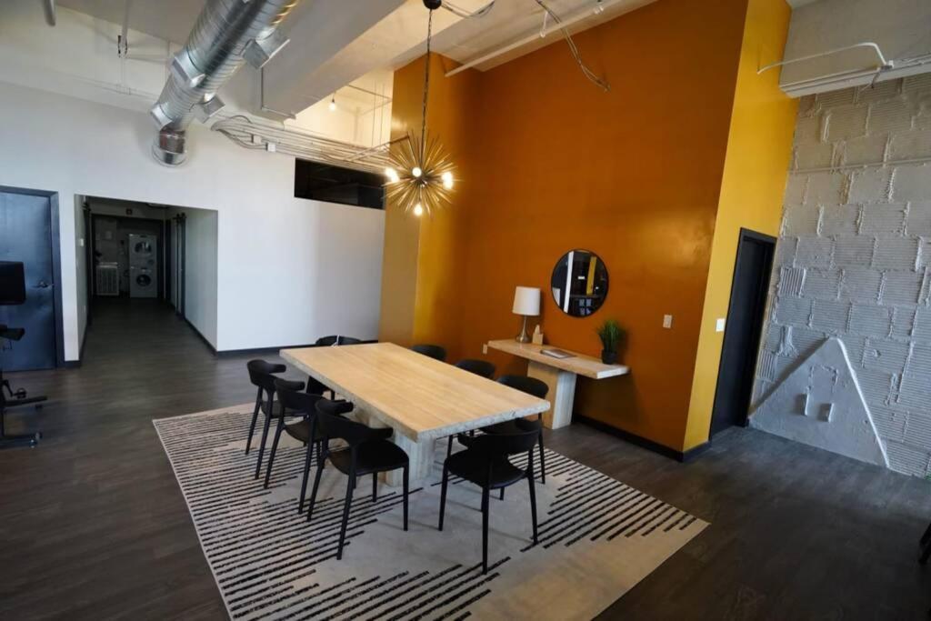 3E *New* Huge! Spacious 3 Bedroom In Oakland That Sleeps 12! Pittsburgh Exterior photo