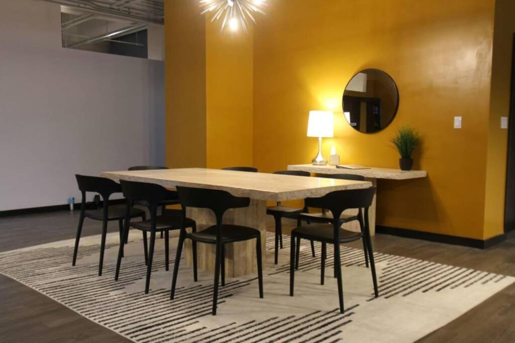 3E *New* Huge! Spacious 3 Bedroom In Oakland That Sleeps 12! Pittsburgh Exterior photo