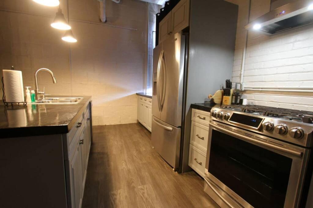 3E *New* Huge! Spacious 3 Bedroom In Oakland That Sleeps 12! Pittsburgh Exterior photo